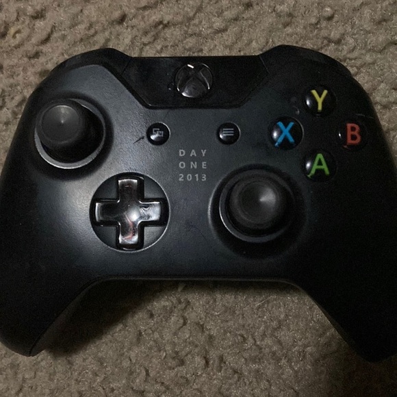 Trying to sell another Xbox 1 controller so I get more stuff for my pc - Picture 1 of 1